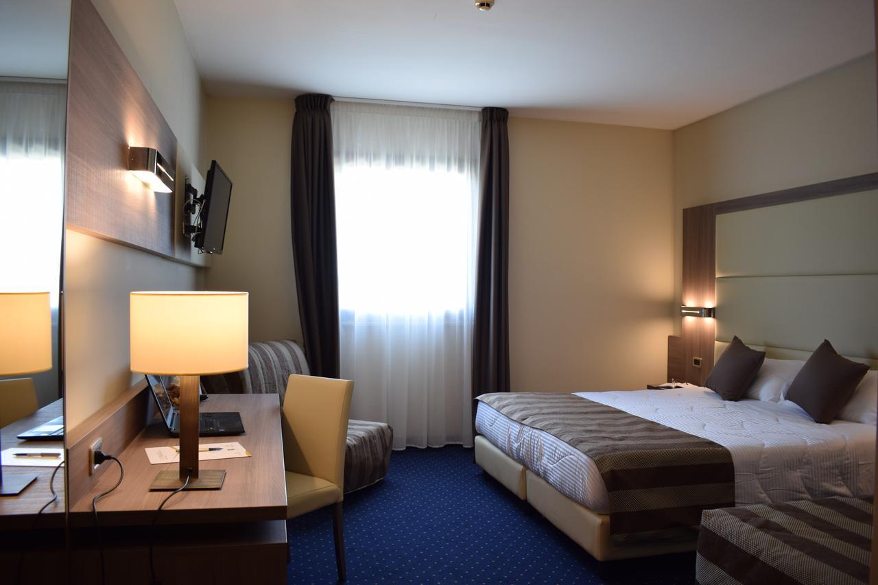 Roma Domus Hotel Ponzano Romano Bagian luar foto