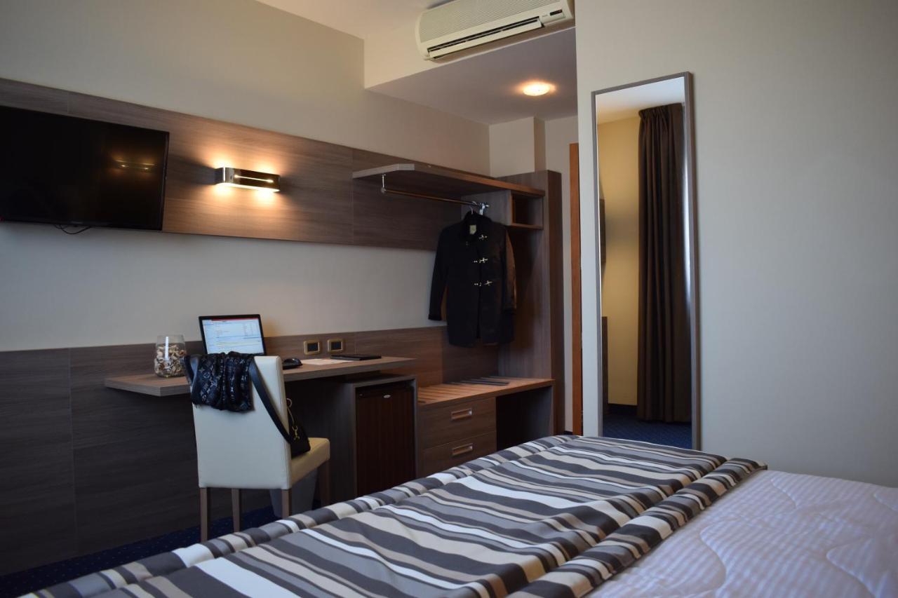 Roma Domus Hotel Ponzano Romano Bagian luar foto